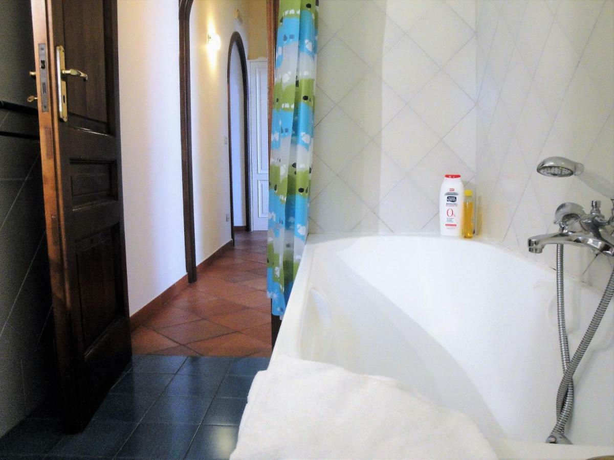 Umberto I Holiday House Napoli Esterno foto