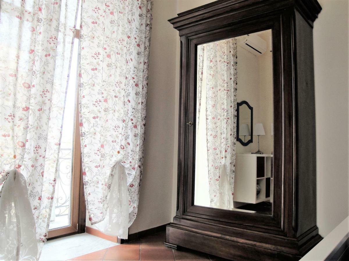 Umberto I Holiday House Napoli Esterno foto