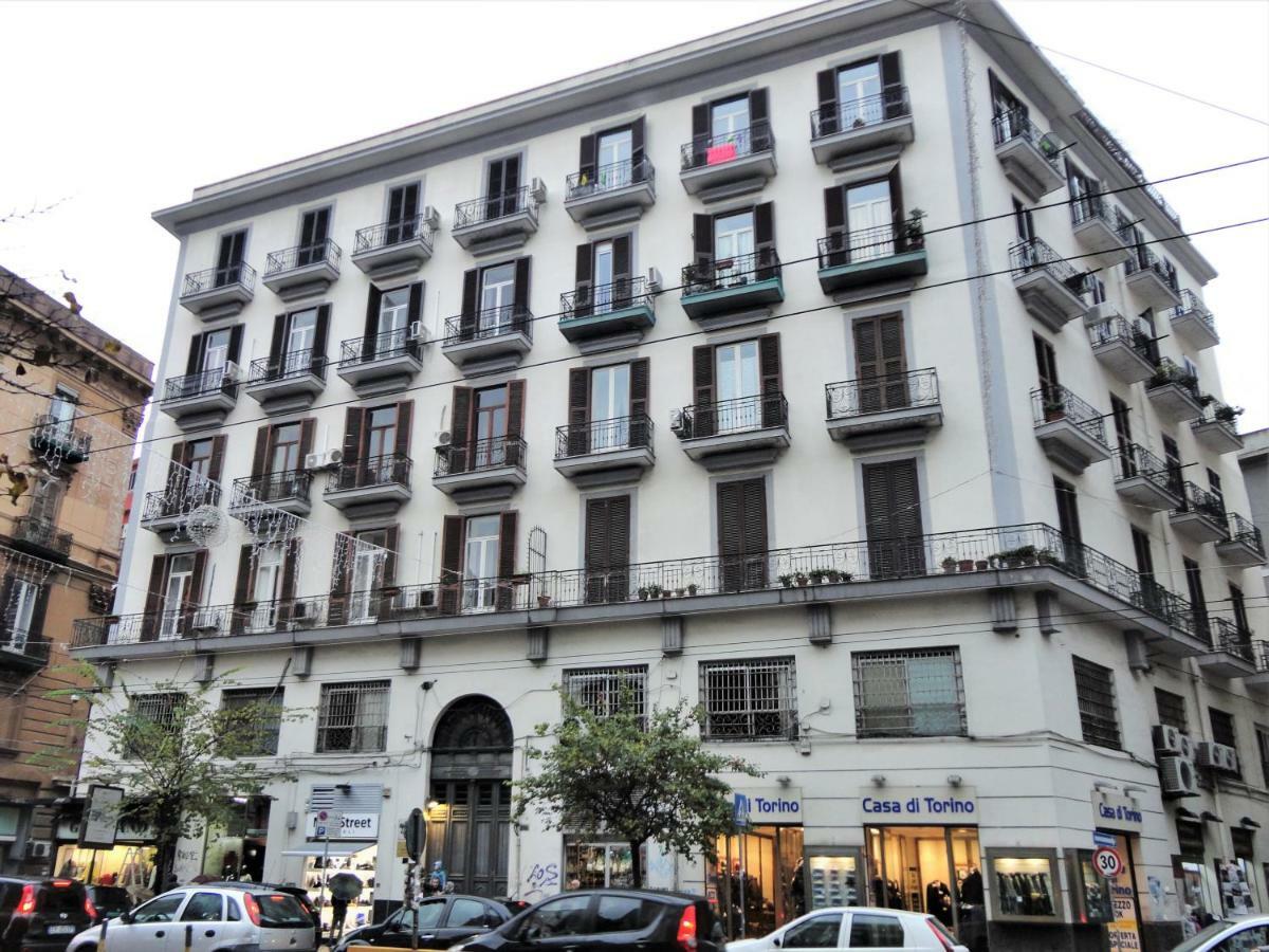 Umberto I Holiday House Napoli Esterno foto